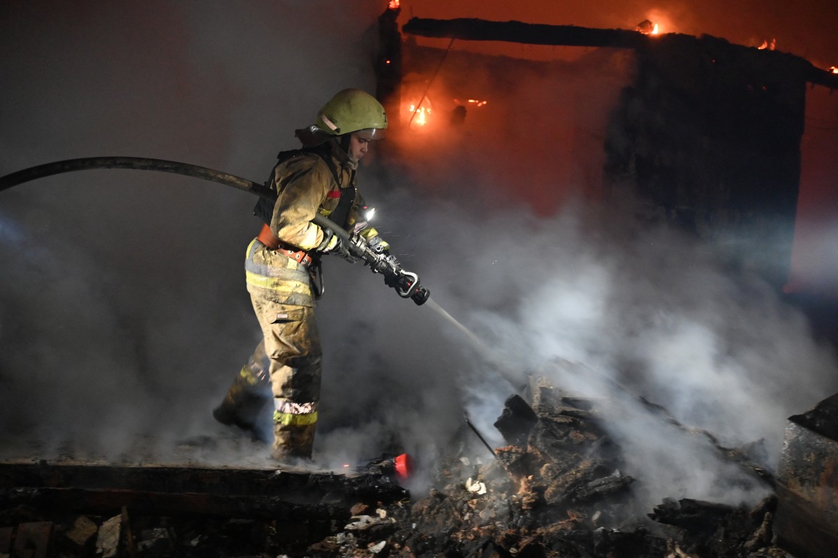 Russian attack on Ukraine's Kharkiv sparks 'river of fire', kills 7