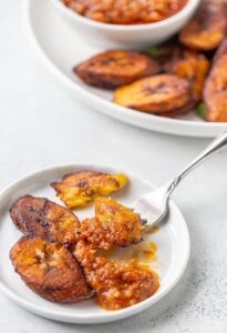 Fried plantain and pepper sauce 