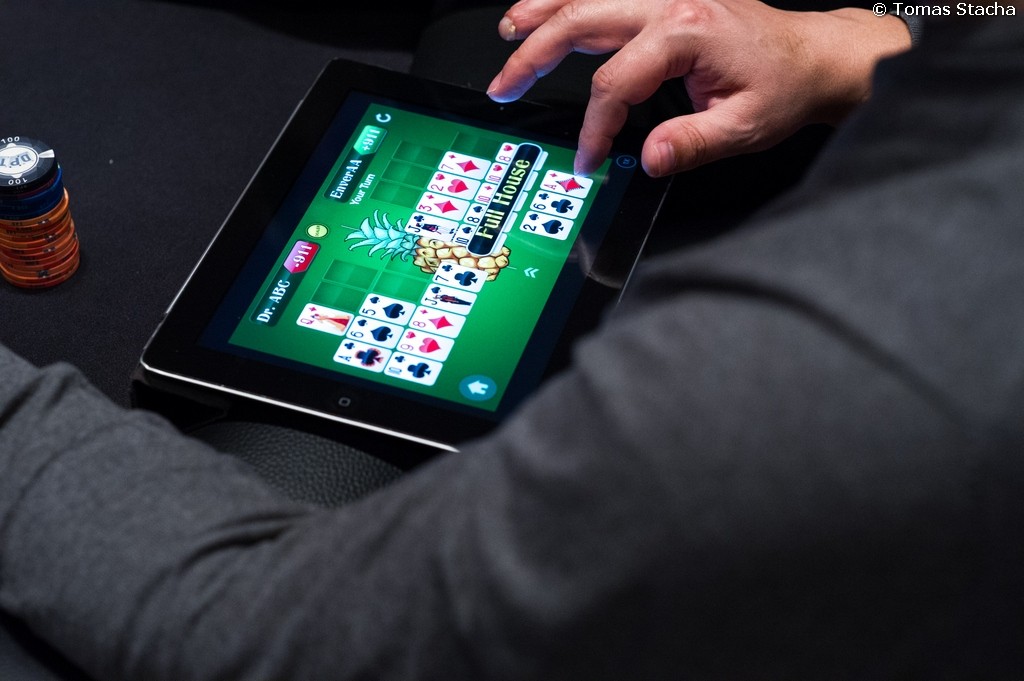Online-poker.jpg
