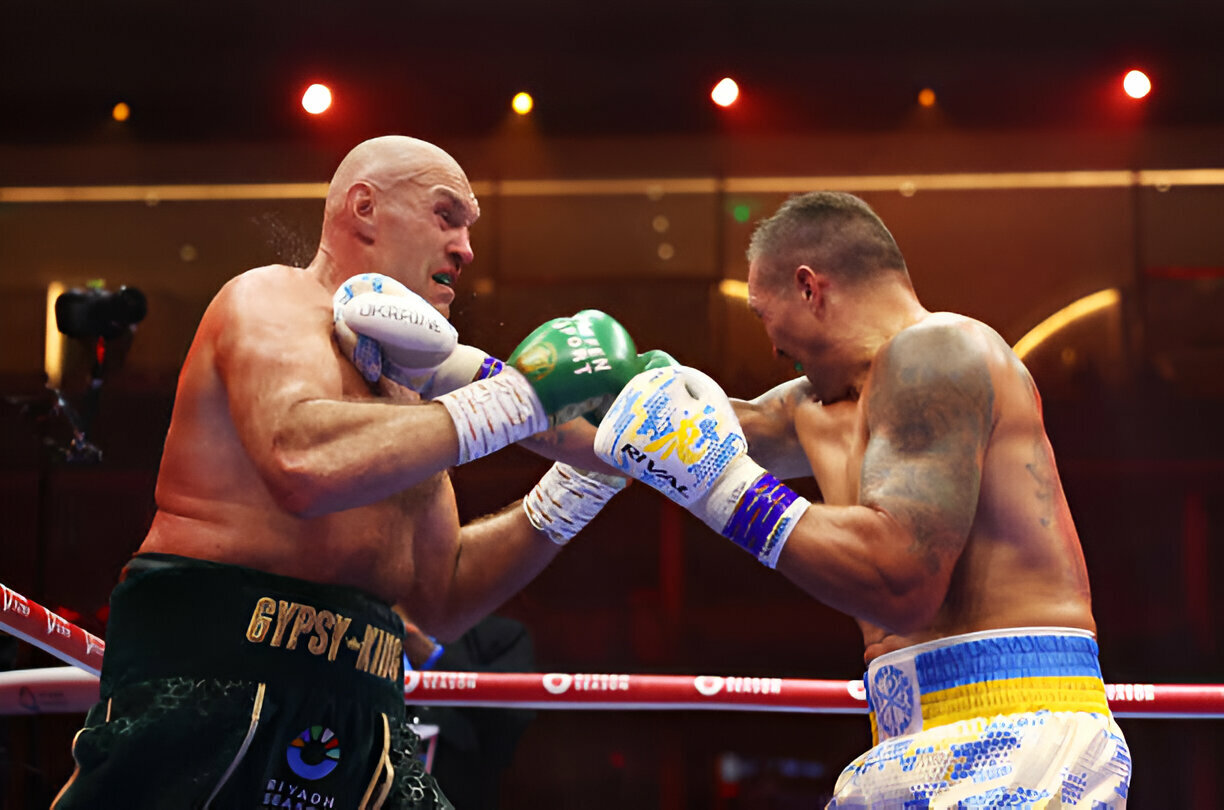 Oleksandr Usyk punches Tyson Fury during the IBF, WBA, WBC, WBO and Undisputed Heavyweight titles' fight between Tyson Fury and Oleksandr Usyk at Kingdom Arena on May 18, 2024 in Riyadh, Saudi Arabia. (Photo by AFP)