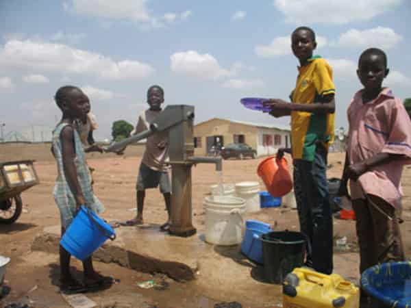 Children-at-a-bole-hole-in-a-ward-in-jalingo-pics-by-ayodele-samuel