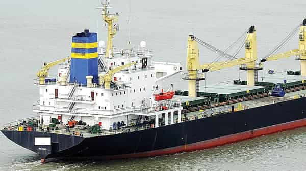 break-bulk-cargo-ship