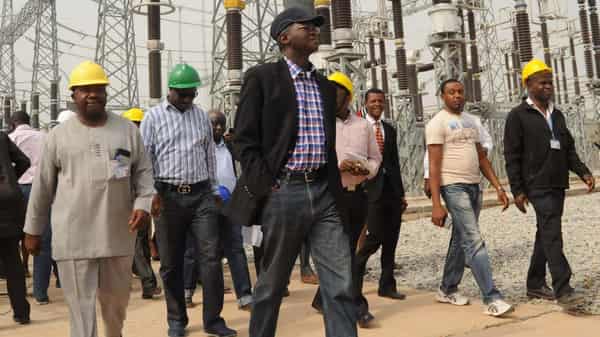 PIC.4.-MINISTER-OF-POWERWORKS-AND-HOUSING-VISITS-BENUE