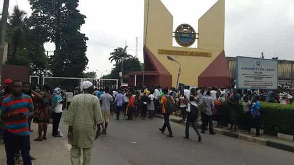 Parent-And-Student-Prostesting-At-Unilag-Front-Gate-Over-The-JAMB-New-Policy-See-Photos-07a927b26dabdb8f80024f38e8a637fa-Waploaded