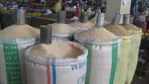 bags-of-rice-being-sold-by-the-cup
