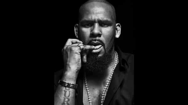 r-kelly-gq-0216-01 (1)