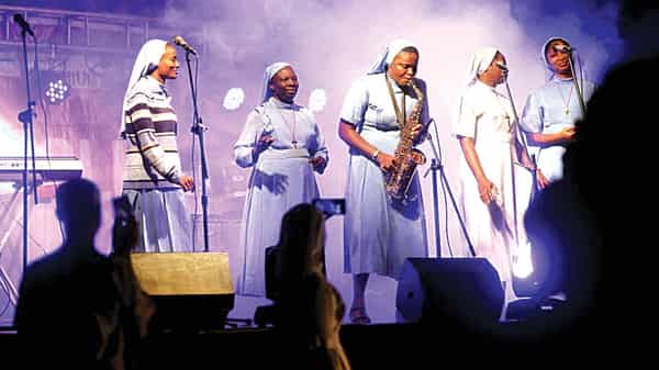 Catholic-Praise-2—Ss-Lucy-with-her-fellow-Rev-Sisters