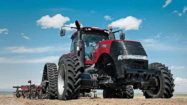Magnum_340_CVT_Rowtrac_with_tillage_IFM-0099_05-14