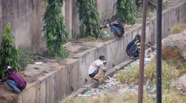 Opendefecating-653×365