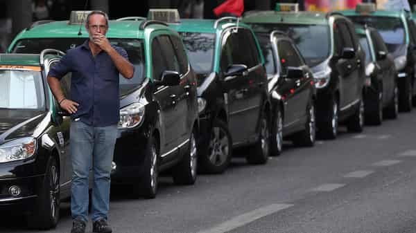 PORTUGAL-DEMO-TAXI