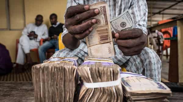 Nigerian Candidate Abubakar Vows to End Multiple Exchange Rates