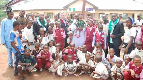 Mr-Paul-Lehman,-the-Australian-High–Commissioner-at-the-Orphanage-of-the-Holy-Spirit,-Maryland-Egoro-Amede–Ekpoma,-Edo-State