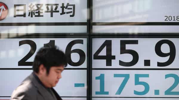 JAPAN-STOCKS-RENAULT-NISSAN-MITSUBISHI-GHOSN