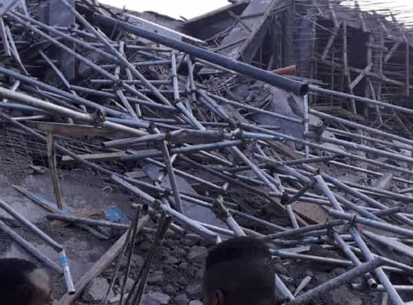 Woji road in the Port Harcourt G.R.A. building collapse