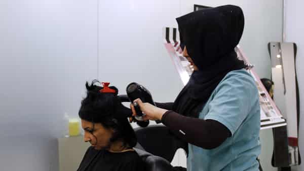 IRAQ-MOSUL-SOCIETY-BEAUTY-COSMETICS