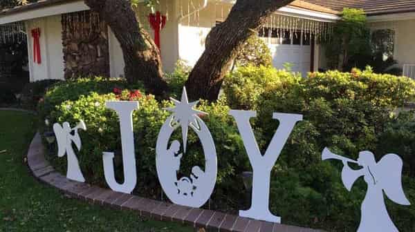 Outdoor-Christmas-Decorating