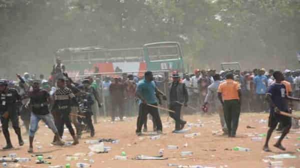 VIDEO-Ambode-goes-on-speaking-as-thugs-had-a-field-day-during-Lagos-APC-rally-e1547023016540