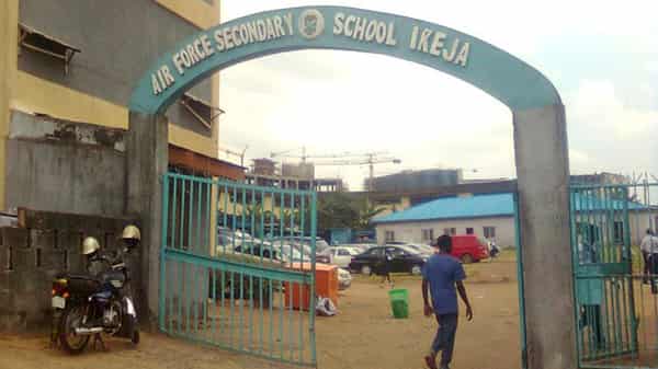 579101_360860933971426_1435367131_n