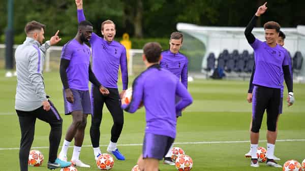 FBL-EUR-C1-TOTTENHAM-TRAINING