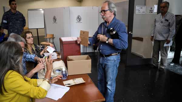 URUGUAY-ELECTION-VOTE