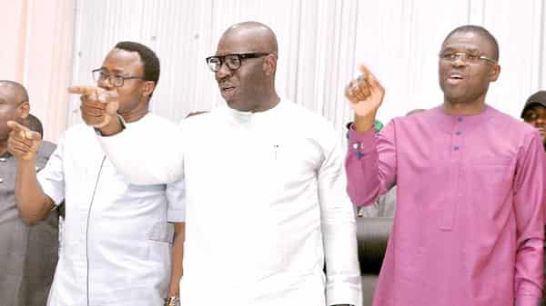 PAGE-5-PIX-SATURDAY-28=12=19