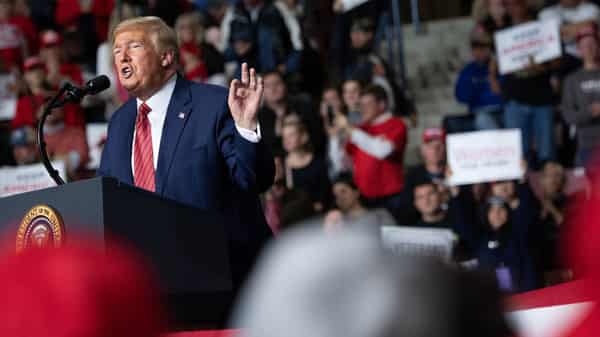 Trump holds rally on eve of South Carolina primary