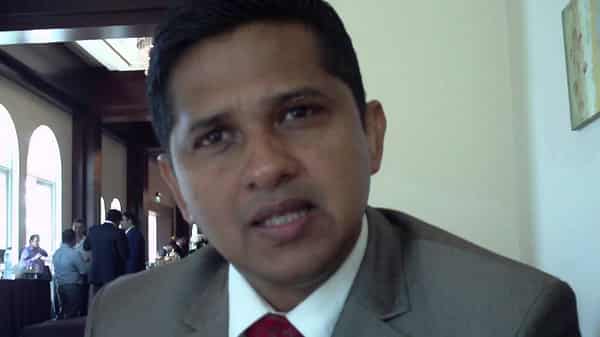 Nikon, Narendra Menon