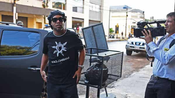 FBL-PARAGUAY-BRAZIL-RONALDINHO