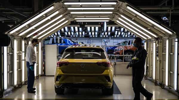 PORTUGAL-HEALTH-VIRUS-ECONOMY-AUTO