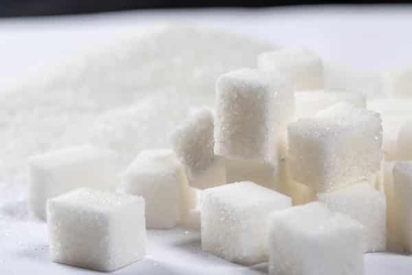 Sugar cubes and granules