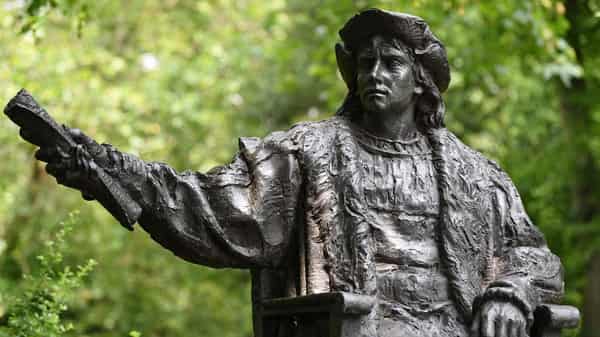 BRITAIN-HISTORY-STATUE