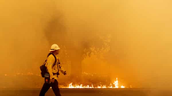US-CALIFORNIA-WILDFIRE-FIRE