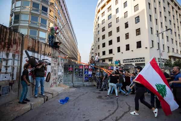 E3E8DFC8-3580-4861-999F-C96A83AE221E