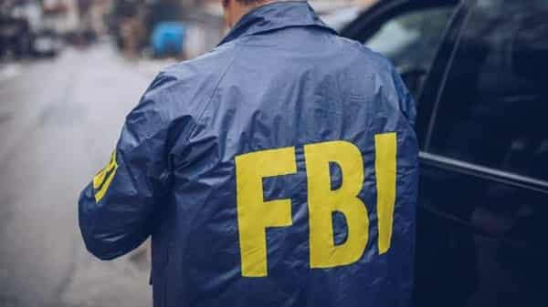 0_The-back-of-an-FBI-agent