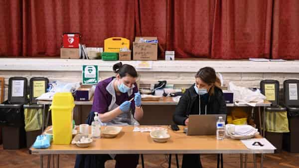 BRITAIN-HEALTH-VIRUS-VACCINE