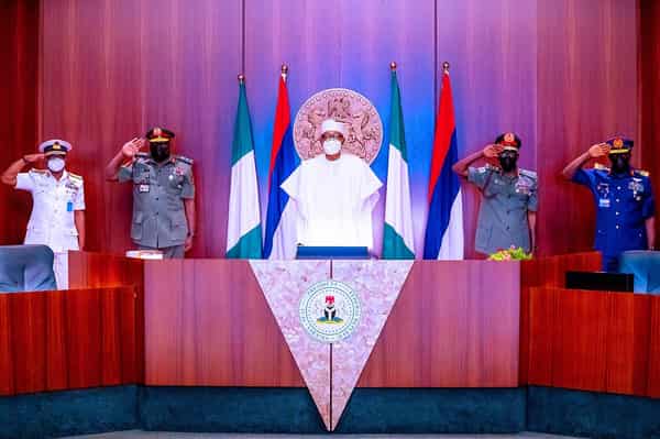Buhari swear in service chiefs