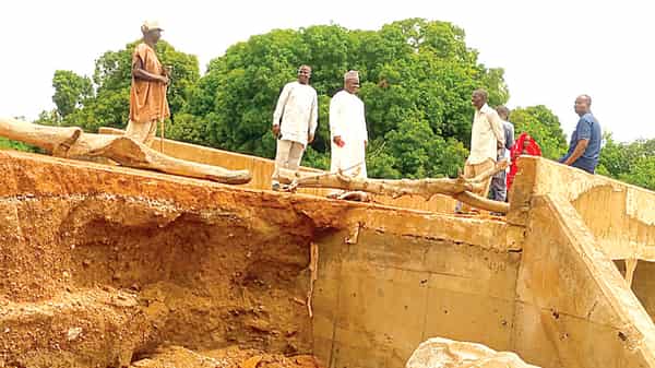 Collapsed-bridge-copy……………..