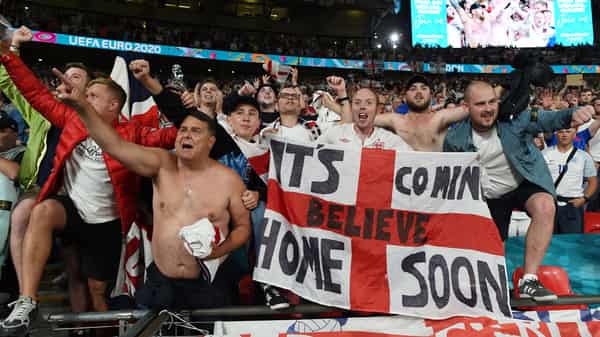 FBL-EURO-2020-2021-MATCH50-ENG-DEN-FANS