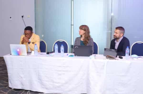 0E5755FB-3A2F-404F-BD31-DB5CFC8EB8EB