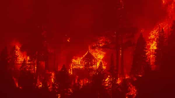 US-CALIFORNIA-FIRE-TAHOE