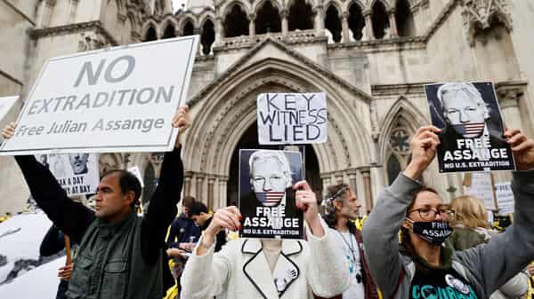 BRITAIN-US-COURT-EXTRADITION-APPEAL-DEMO