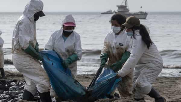PERU-TONGA-VOLCANO-TSUNAMI-OIL SPILL-CLEANUP