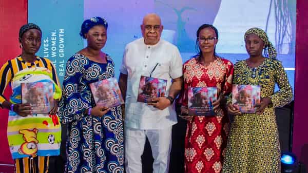 Godwin-Nwabunka-with-some-of-the-women-profiled-in-Stories-of-Impact