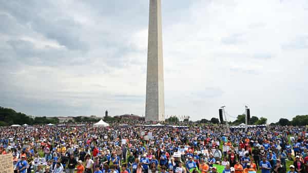 US-CRIME-shooting-PROTEST-weapons
