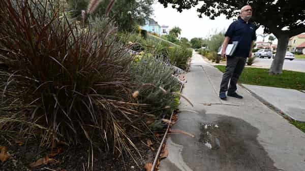 ‘Water police’ patrol drought-hit Los Angeles streets