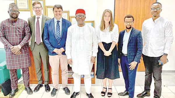 Pact-photo……………