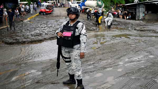 MEXICO-WEATHER-HURRICANE-ROSLYN