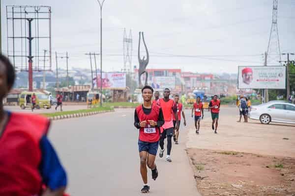 Participants-during-the-race.