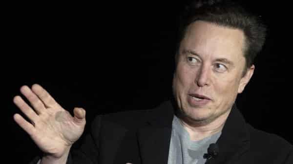 FILES-US-INTERNET-TWITTER-MUSK-NEWSPAPER