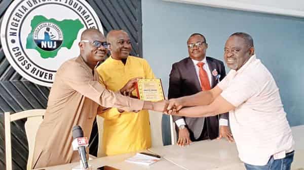 CENTRE-PIX–copy-copy